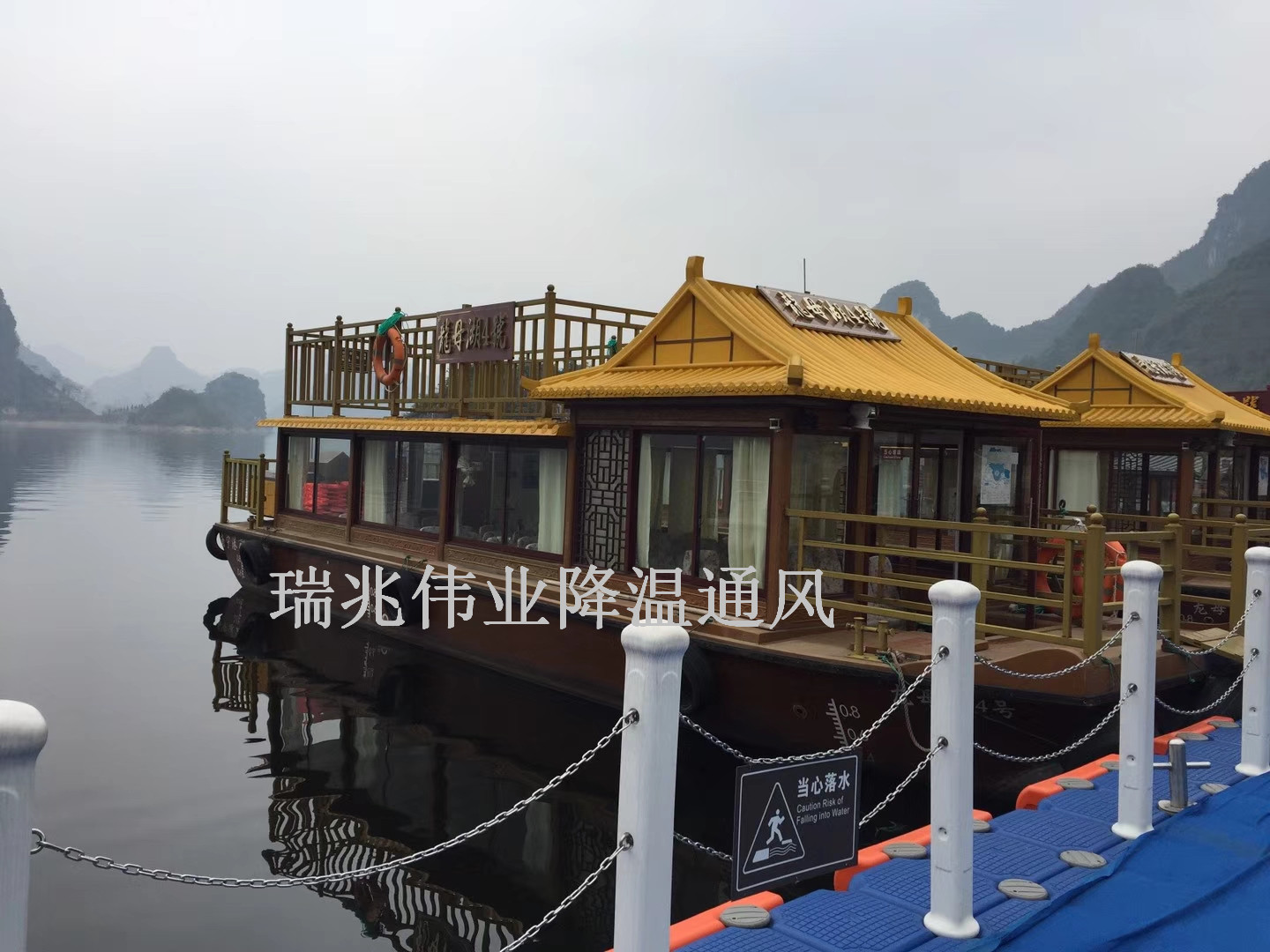 高大廠房降溫通風(fēng)、廠房降溫通風(fēng)、鋼結(jié)構(gòu)廠房通風(fēng)降溫方案、廠房車(chē)間通風(fēng)降溫方案、大型工業(yè)風(fēng)扇、物流倉(cāng)儲(chǔ)大風(fēng)扇、大吊扇、工業(yè)風(fēng)扇、廠房車(chē)間降溫設(shè)備、廠房車(chē)間通風(fēng)設(shè)備、車(chē)間溫控設(shè)備、工業(yè)大吊扇、工業(yè)大風(fēng)扇、工業(yè)節(jié)能風(fēng)扇、湖北瑞兆偉業(yè)通風(fēng)降溫科技有限公司
