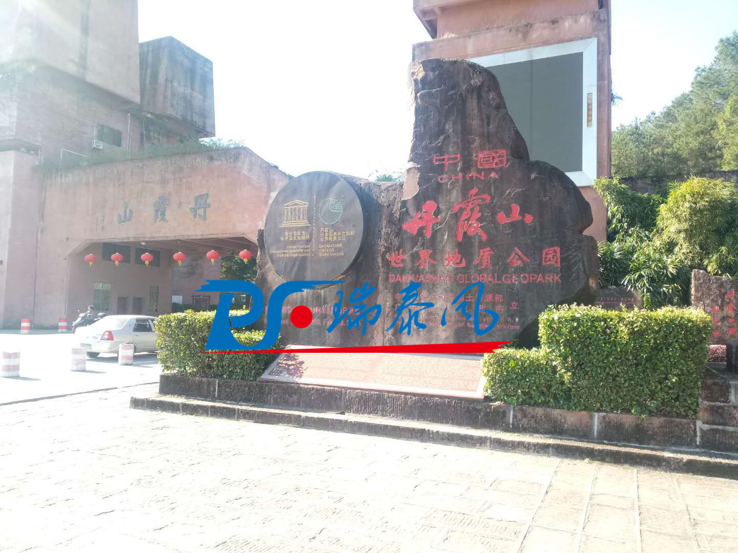 鋼結(jié)構(gòu)廠房通風(fēng)降溫方案、廠房車間通風(fēng)降溫方案、大型工業(yè)風(fēng)扇、物流倉(cāng)儲(chǔ)大風(fēng)扇、大吊扇、工業(yè)風(fēng)扇、廠房車間降溫設(shè)備、廠房車間通風(fēng)設(shè)備、車間溫控設(shè)備、工業(yè)大吊扇、工業(yè)大風(fēng)扇、工業(yè)節(jié)能風(fēng)扇、湖北瑞兆偉業(yè)通風(fēng)降溫科技有限公司、瑞泰風(fēng)工業(yè)大風(fēng)扇