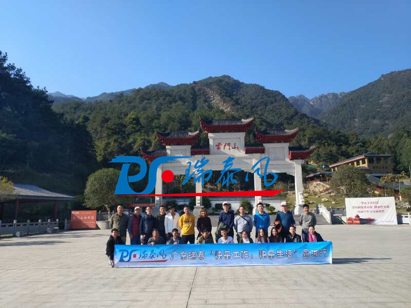 鋼結(jié)構(gòu)廠房通風(fēng)降溫方案、廠房車間通風(fēng)降溫方案、大型工業(yè)風(fēng)扇、物流倉(cāng)儲(chǔ)大風(fēng)扇、大吊扇、工業(yè)風(fēng)扇、廠房車間降溫設(shè)備、廠房車間通風(fēng)設(shè)備、車間溫控設(shè)備、工業(yè)大吊扇、工業(yè)大風(fēng)扇、工業(yè)節(jié)能風(fēng)扇、湖北瑞兆偉業(yè)通風(fēng)降溫科技有限公司、瑞泰風(fēng)工業(yè)大風(fēng)扇