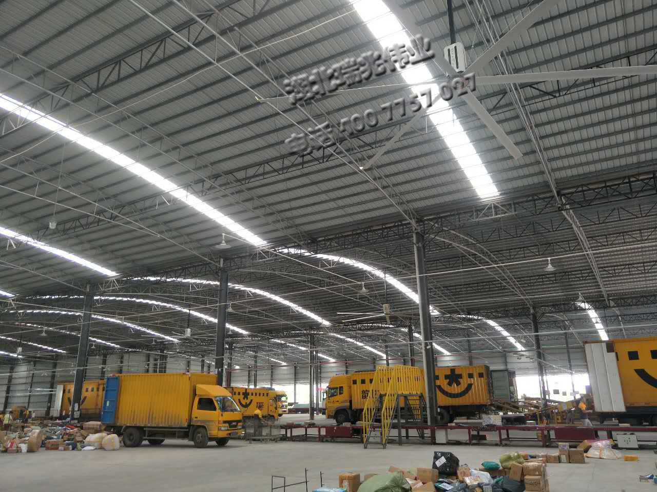 鋼結(jié)構(gòu)廠房通風(fēng)降溫方案、廠房車間通風(fēng)降溫方案、大型工業(yè)風(fēng)扇、物流倉儲大風(fēng)扇、大吊扇、工業(yè)風(fēng)扇、廠房車間降溫設(shè)備、廠房車間通風(fēng)設(shè)備、車間溫控設(shè)備、工業(yè)大吊扇、工業(yè)大風(fēng)扇、工業(yè)節(jié)能風(fēng)扇、湖北瑞兆偉業(yè)通風(fēng)降溫科技有限公司