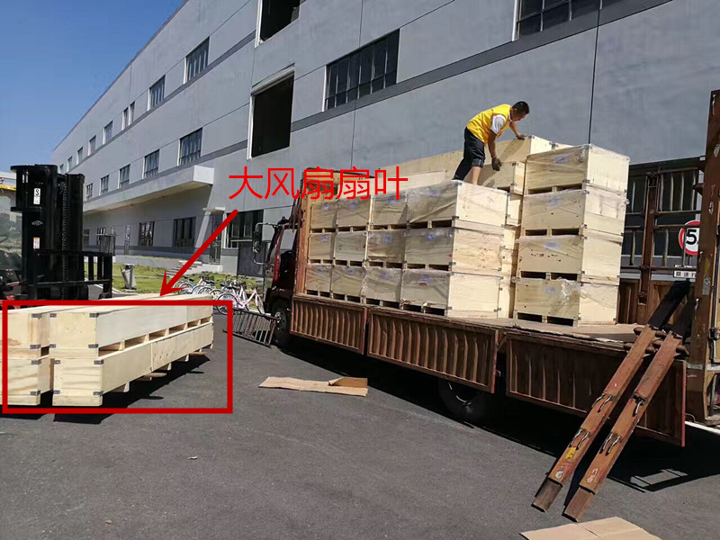 鋼結(jié)構(gòu)廠房通風(fēng)降溫方案、廠房車間通風(fēng)降溫方案、大型工業(yè)風(fēng)扇、物流倉儲大風(fēng)扇、大吊扇、工業(yè)風(fēng)扇、廠房車間降溫設(shè)備、廠房車間通風(fēng)設(shè)備、車間溫控設(shè)備、工業(yè)大吊扇、工業(yè)大風(fēng)扇、工業(yè)節(jié)能風(fēng)扇、湖北瑞兆偉業(yè)通風(fēng)降溫科技有限公司