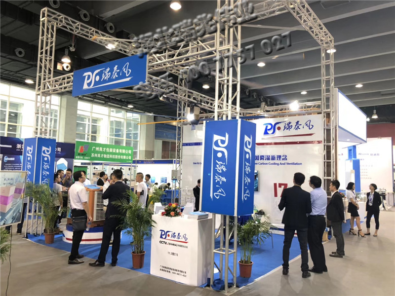 鋼結(jié)構(gòu)廠房通風(fēng)降溫方案、廠房車間通風(fēng)降溫方案、大型工業(yè)風(fēng)扇、物流倉儲大風(fēng)扇、大吊扇、工業(yè)風(fēng)扇、廠房車間降溫設(shè)備、廠房車間通風(fēng)設(shè)備、車間溫控設(shè)備、工業(yè)大吊扇、工業(yè)大風(fēng)扇、工業(yè)節(jié)能風(fēng)扇、湖北瑞兆偉業(yè)通風(fēng)降溫科技有限公司