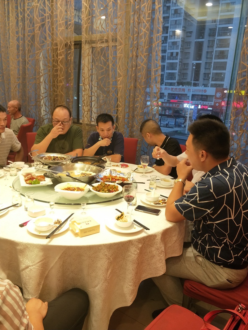 鋼結(jié)構(gòu)廠房通風(fēng)降溫方案、廠房車間通風(fēng)降溫方案、大型工業(yè)風(fēng)扇、物流倉儲大風(fēng)扇、大吊扇、工業(yè)風(fēng)扇、廠房車間降溫設(shè)備、廠房車間通風(fēng)設(shè)備、車間溫控設(shè)備、工業(yè)大吊扇、工業(yè)大風(fēng)扇、工業(yè)節(jié)能風(fēng)扇、湖北瑞兆偉業(yè)通風(fēng)降溫科技有限公司