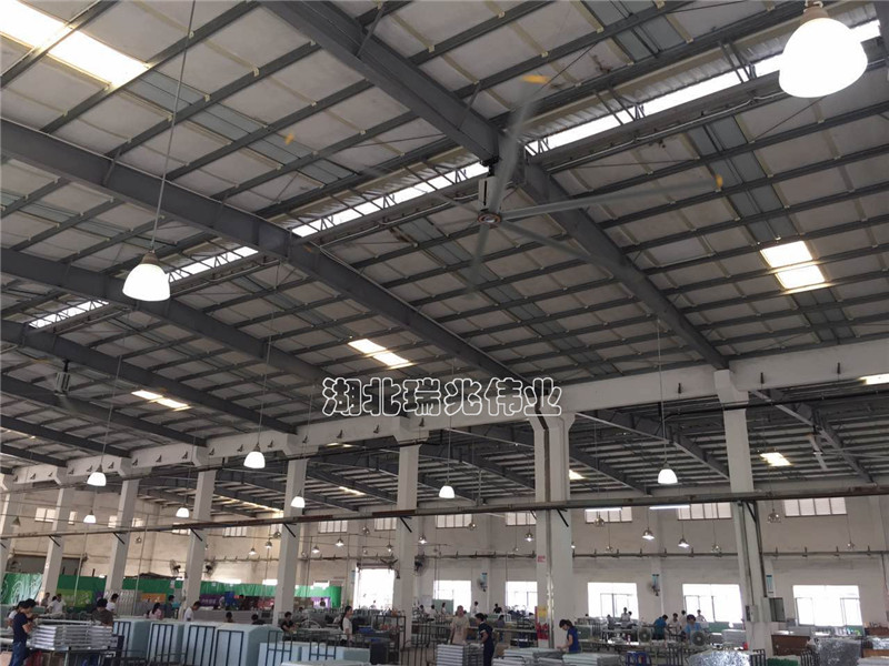 鋼結(jié)構(gòu)廠房通風(fēng)降溫方案、大型工業(yè)風(fēng)扇、物流倉儲大風(fēng)扇、大吊扇、工業(yè)風(fēng)扇、車間溫控設(shè)備、工業(yè)大吊扇、工業(yè)大風(fēng)扇、工業(yè)節(jié)能風(fēng)扇一站式服務(wù)及廠房車間通風(fēng)降溫方案與廠房車間通風(fēng)降溫設(shè)備