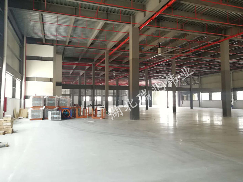 大型工業(yè)風(fēng)扇、工業(yè)大吊扇、工業(yè)大風(fēng)扇、工業(yè)節(jié)能風(fēng)扇、鋼結(jié)構(gòu)廠房通風(fēng)降溫方案、廠房車間通風(fēng)降溫方案