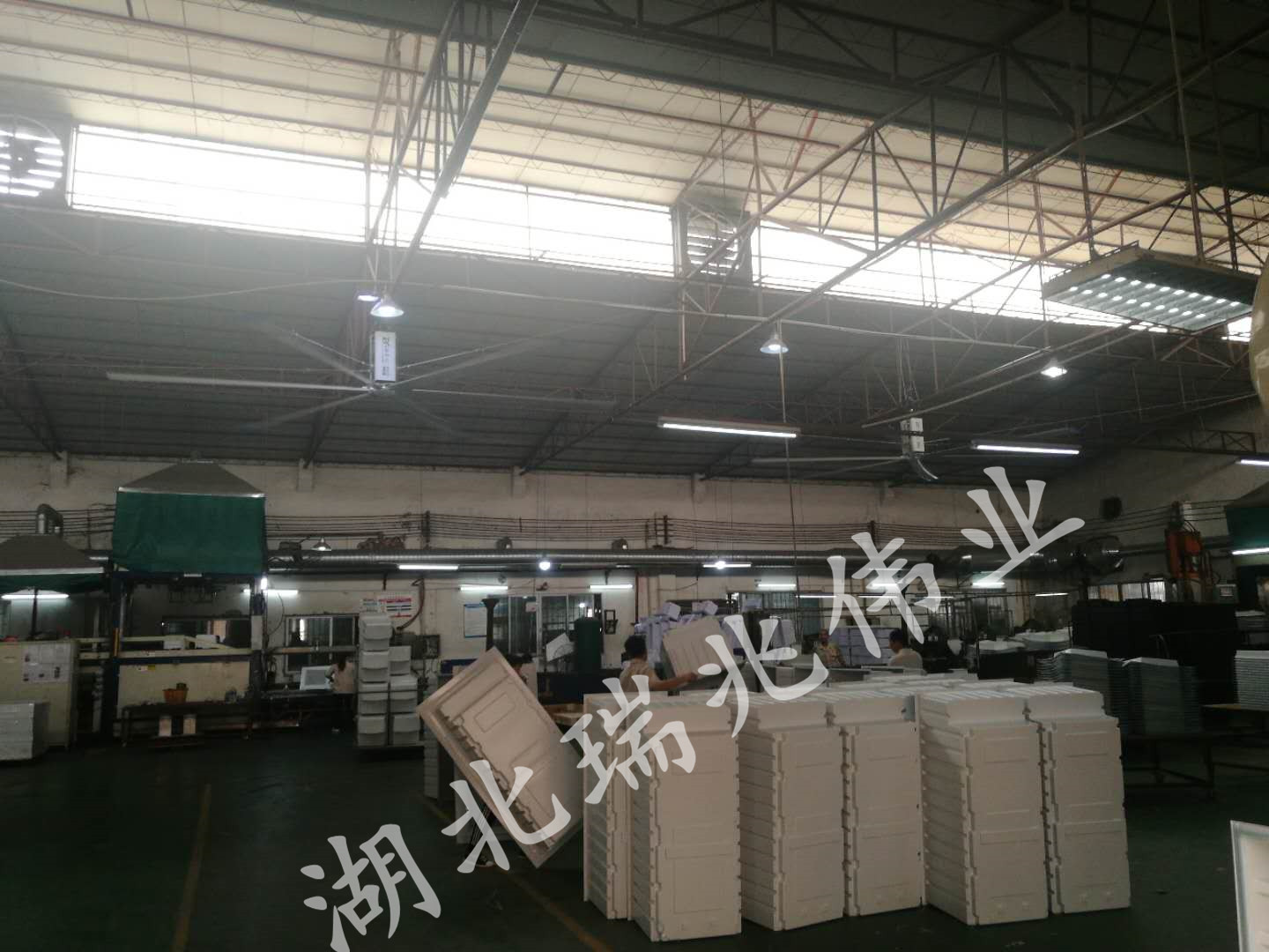 工業(yè)大吊扇、工業(yè)大風扇、工業(yè)節(jié)能風扇、工業(yè)風扇、廠房車間降溫設(shè)備、廠房車間通風設(shè)備
