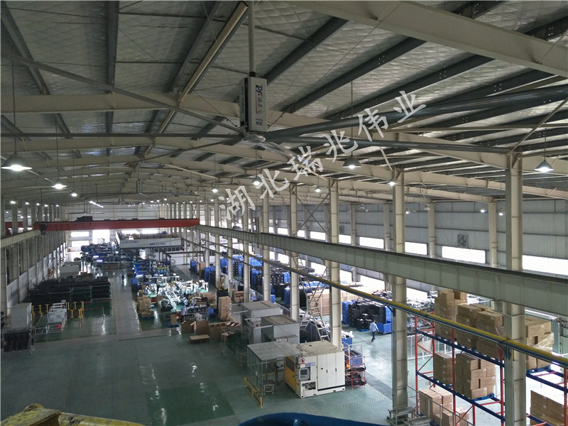大型工業(yè)風(fēng)扇、工業(yè)大吊扇、工業(yè)大風(fēng)扇、工業(yè)節(jié)能風(fēng)扇、鋼結(jié)構(gòu)廠房通風(fēng)降溫方案