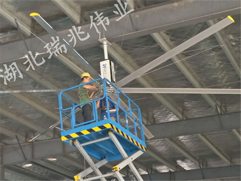 大型工業(yè)風(fēng)扇、工業(yè)大吊扇、工業(yè)大風(fēng)扇、工業(yè)節(jié)能風(fēng)扇、高大廠房通風(fēng)降溫設(shè)備
