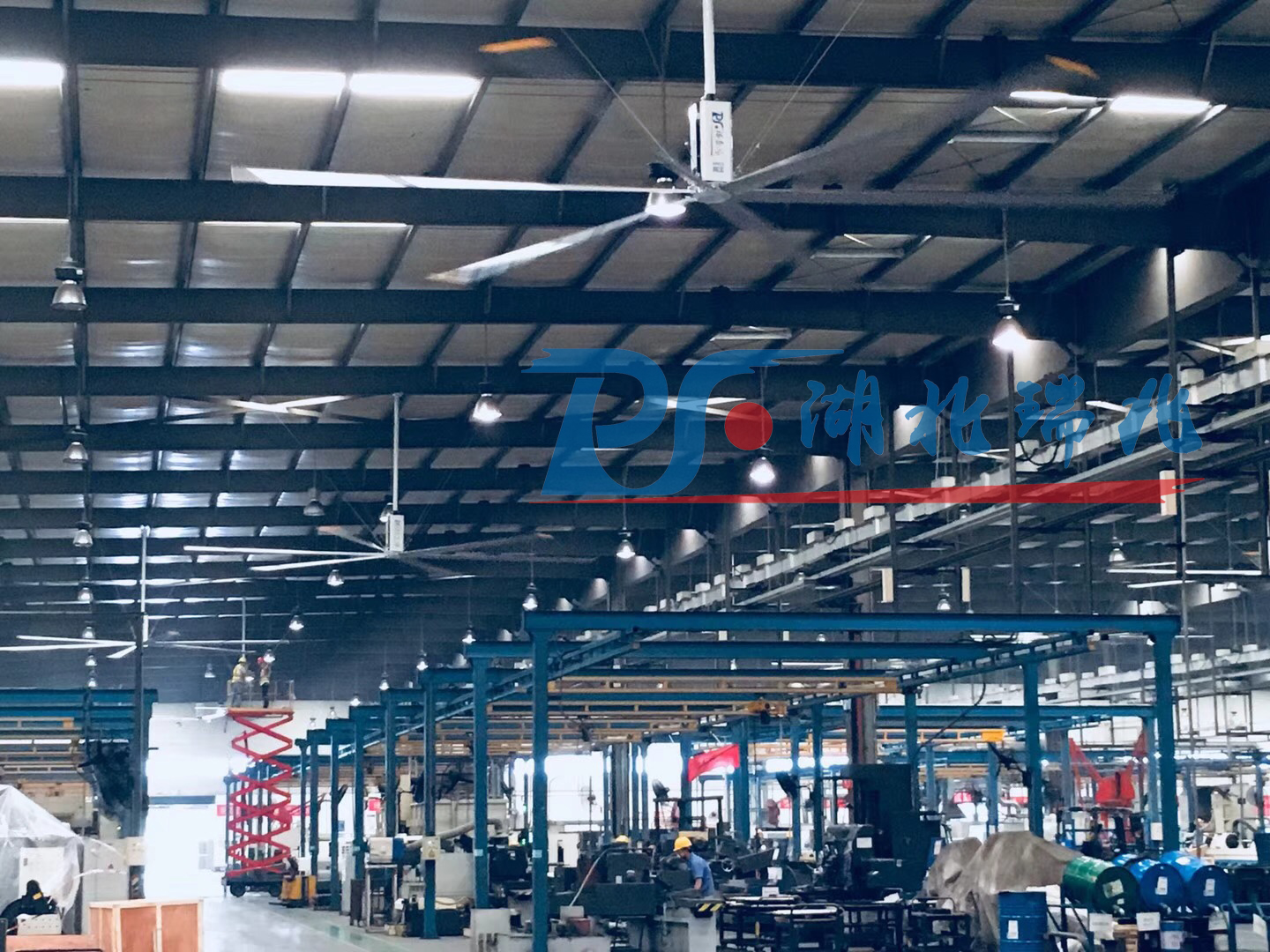 大型工業(yè)風扇、工業(yè)大吊扇、工業(yè)大風扇、工業(yè)節(jié)能風扇、廠房車間通風降溫設(shè)備