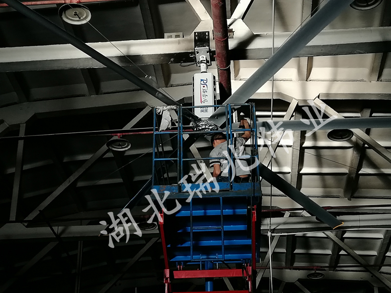 廠房通風(fēng)降溫、廠房通風(fēng)降溫設(shè)備、超大型工業(yè)風(fēng)扇、湖北瑞泰風(fēng)工業(yè)風(fēng)扇、瑞泰風(fēng)工業(yè)大風(fēng)扇