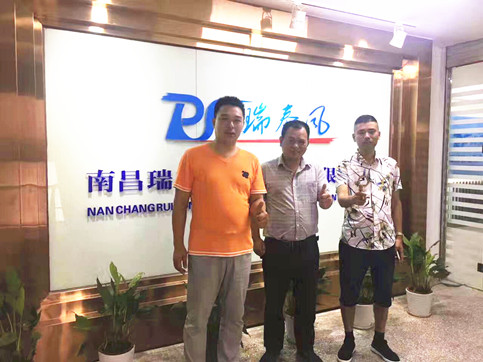 千里探望華中團隊，吹響廠房車間通風(fēng)降溫沖鋒號