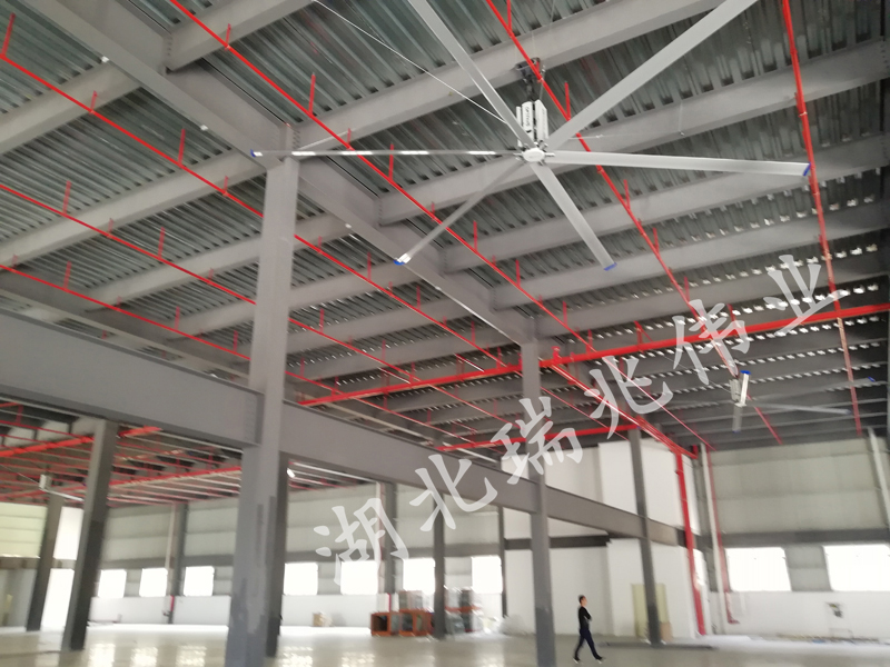 為什么大型廠房車間需要安裝湖北大型工業(yè)風(fēng)扇？