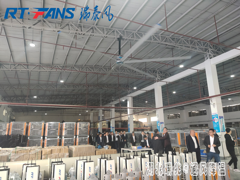 選擇大型工業(yè)風(fēng)扇降溫的原因是什么呢？